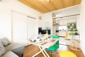 7 minutes from the station, parking available, 1 minute to a convenience store, maximum 21 guests, 57 ㎡ - 6 people, 54 ㎡ - 6 people, 45 ㎡ - 5 people. - Image 4