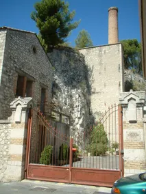 Townhouse with a patio - Image 3