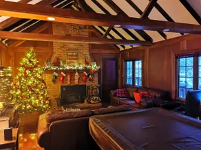 10 Acre Private Christmas Wonderland for 14 Guests - Image 2