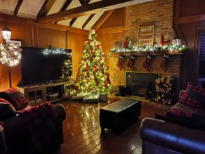 10 Acre Private Christmas Wonderland for 14 Guests - Image 4