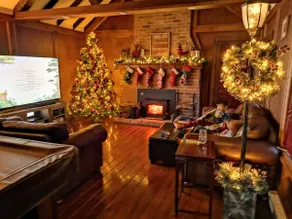 10 Acre Private Christmas Wonderland for 14 Guests - Image 3