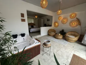 Mountain cabin with Jacuzzi - Image 3