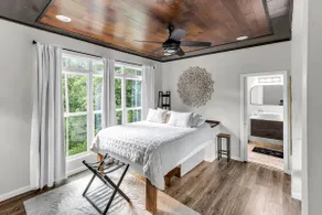 Intimate home in the treetops w/ creekside hot tub - Image 2