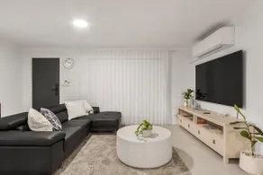 Mooloolaba Pearl - steps to beach - Image 4