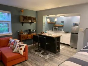 Comfy retreat. Full suite + bedroom. - Image 3
