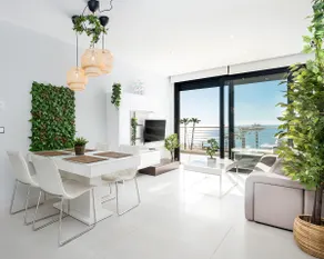 Luxury Seaview Beachfront Apartment Pools,Jacuzzi,Gym - Image 2