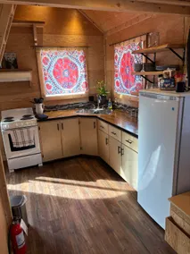 Cozy Cariboo Cabin - Image 5