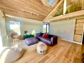 Quad Corner, 2 Bed Reverse Level Barn Conversion - Image 2