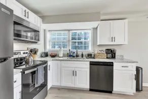 Pet-Friendly 1-Bed, Walk to Fluor Field & Downtown - Image 2