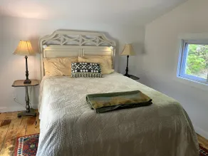 Island Pond Cottage, pet friendly, walk to deli - Image 2