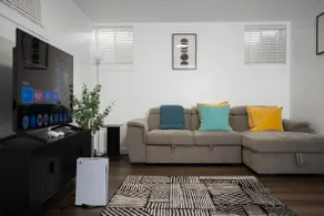 Modern 1BR Suite with Free Onsite Parking - Image 3