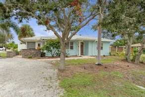 Coastal Retreat, 2 Blocks to Beach, Dining & More - Image 2