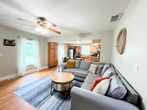 Cozy & Comfortable - Close to Campus! - Image 3