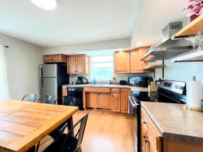 Cozy & Comfortable - Close to Campus! - Image 5
