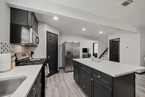 3BR Retreat • Mins to Downtown & Train to NRG - Image 4