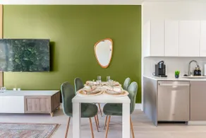 Lux 2BR Apt|free parking|mins from beach/Rock - Image 4
