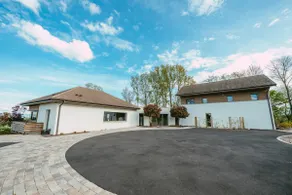 Quiet luxury villa - Image 2