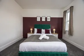 Modern & Cozy 2BR Stay in Darlington - Image 5