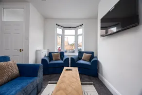 Modern & Cozy 2BR Stay in Darlington - Image 2
