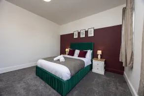Modern & Cozy 2BR Stay in Darlington - Image 4