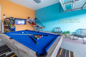 King Bed / Stock Tank Hot Pool / Mini Golf / Games - Image 3