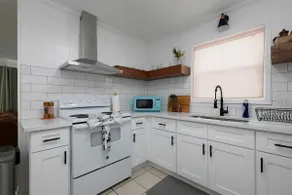 Rustic Retreat w 2 King Beds - Image 3