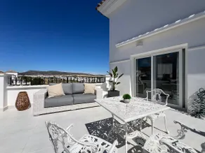 Stunning penthouse with beautiful golf views - Image 4