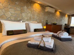 Inu # Wait 'N Sea, Jacuzzi, Luxury Stone House - Image 5