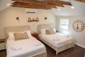 Luxury Historic Carriage House - Image 3