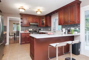 Spacious 4BR w/ Ensuites Mins to Downtown YVR UBC - Image 5