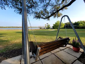 Lakefront Escape: Hot Tub, Sauna - Image 4