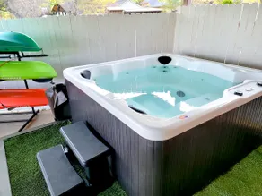 Lakefront Escape: Hot Tub, Sauna - Image 3