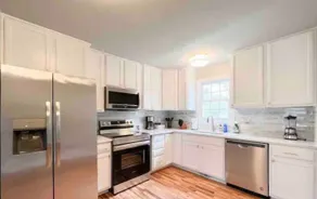 Pet-Friendly 4BR Family Home with Fenced Yard - Image 2