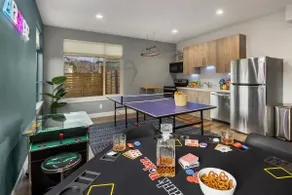 NFL LuxuryHome w AC~2 HotTubs~GameRoom~FamFriendly - Image 4