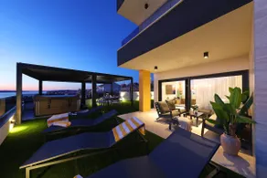 Apartment Cape 4+2, sea view: courtyard & jacuzzi - Image 5
