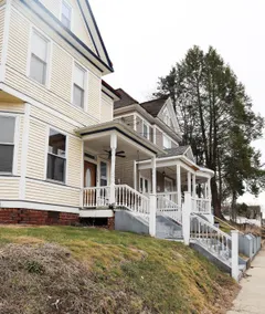 Avery House 4 Bedroom, 2.5 bath. Non smoking - Image 2