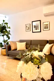 D’1976 Boutique Style Home - Image 3