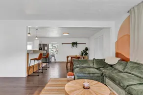 Willow Retreat | 14 min to NRG, private hot tub - Image 5