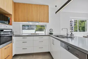 Private 3 Bedroom - 200m to the Beach - Image 4