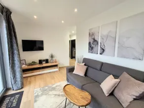 Sunny apartment with garden - Image 3