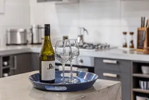 Luxe, intimate stay for couples - near Hot Springs - Image 3