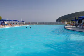 GuestHost - Apt in a resort w/pool & private beach - Image 5
