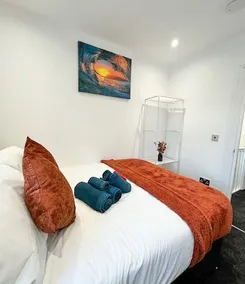 Luxury and spacious 3 bedroom home in Southampton - Image 5