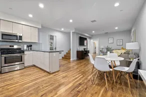 Modern 4 Bedroom Townhouse - Image 2