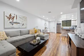 Modern 4 Bedroom Townhouse - Image 3