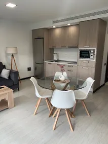Apartment with private parking and pool - Image 3