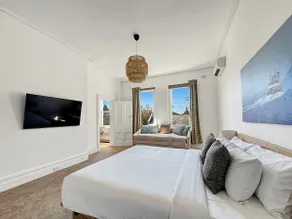 Serviced Luxury Condo, Parkside, moments to metro with parking - Image 3