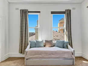 Serviced Luxury Condo, Parkside, moments to metro with parking - Image 4
