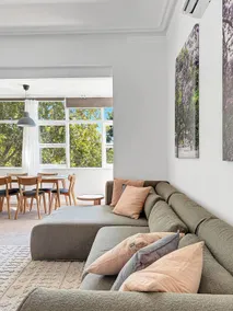 Serviced Luxury Condo, Parkside, moments to metro with parking - Image 2