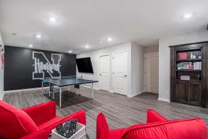 Spacious Retreat in West Omaha 2 King 3 Queen Beds - Image 3